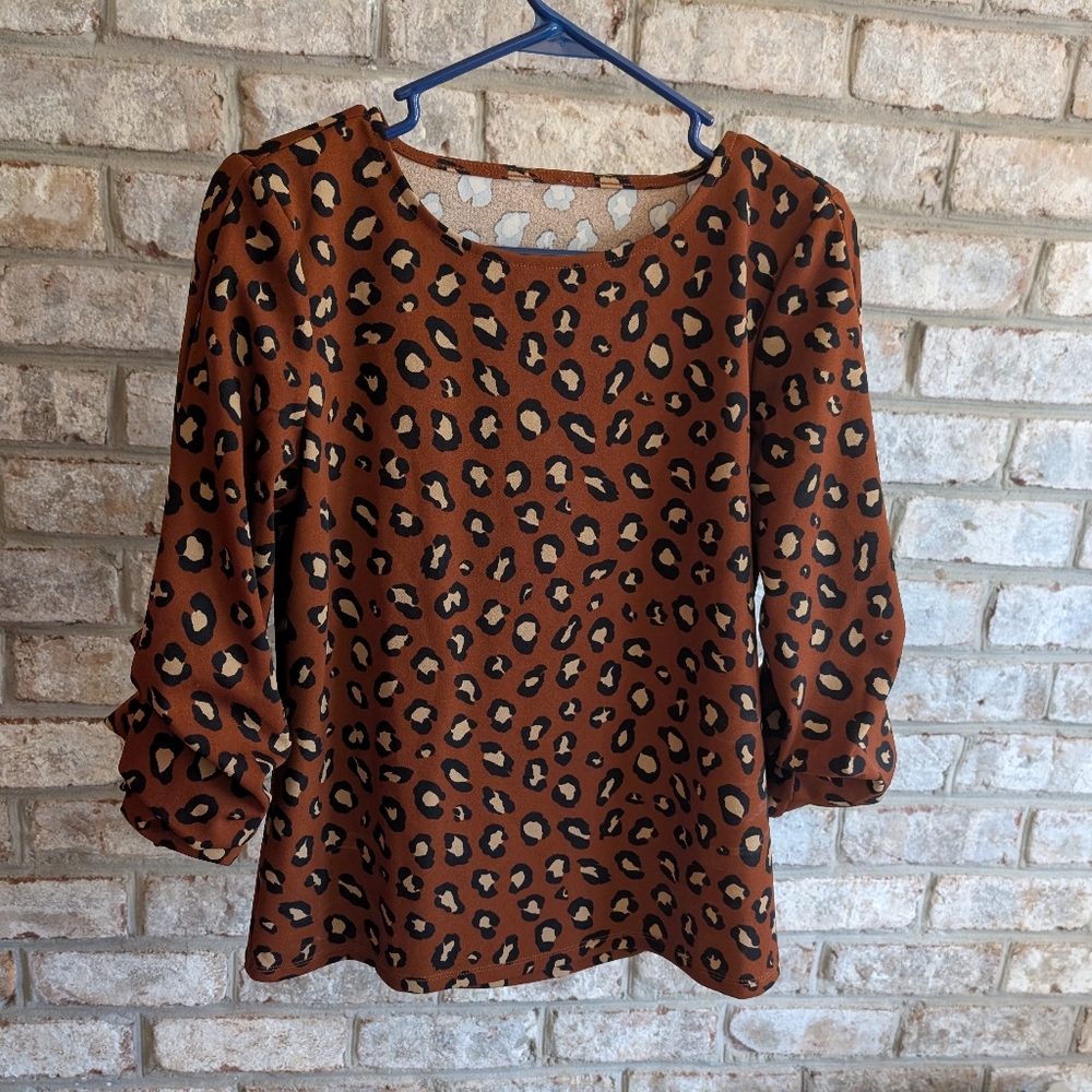 Women's leopard print blouse with cinched 3/4 sleeves